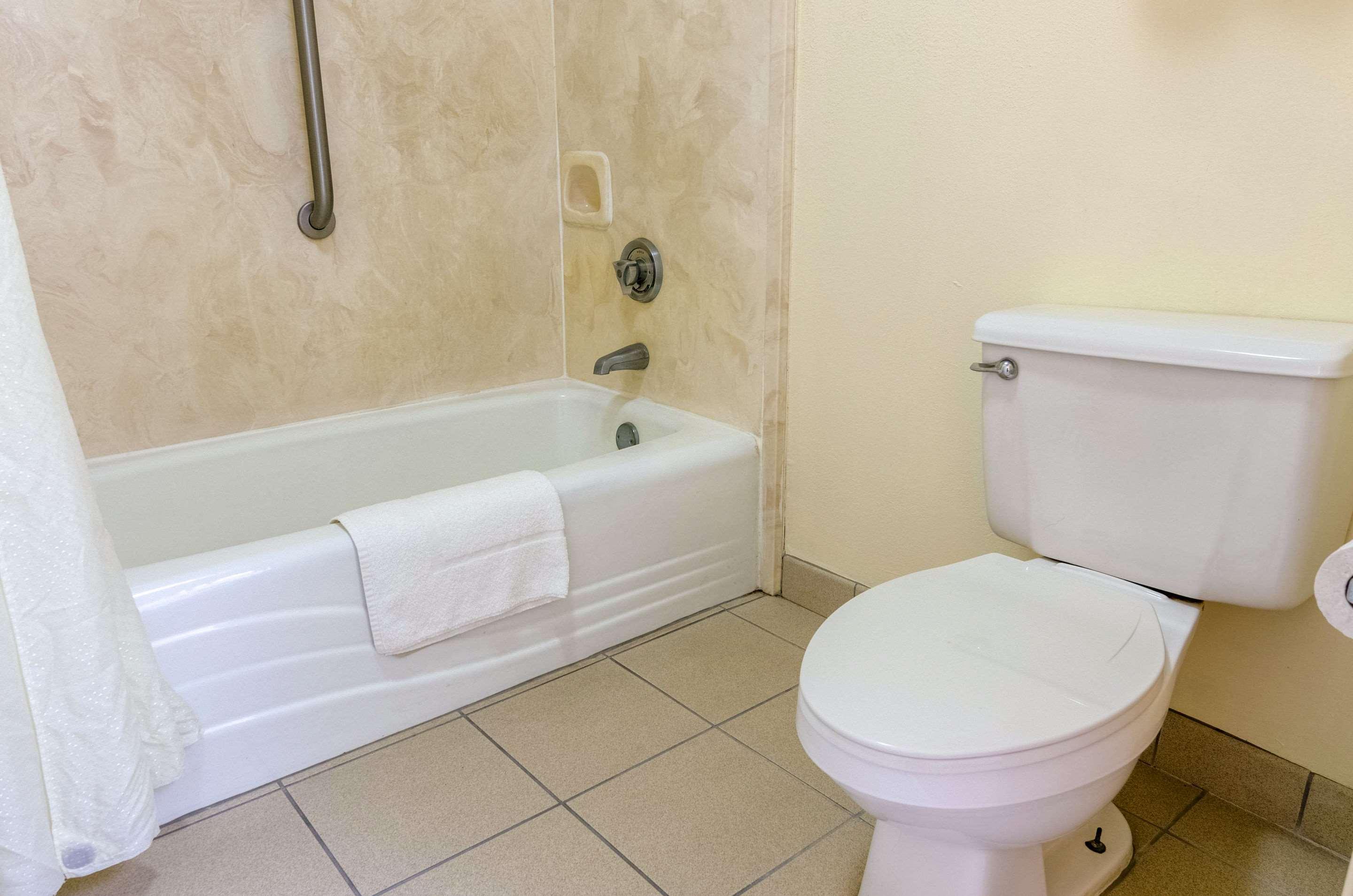 גאלפורט Econo Lodge Inn & Suites מראה חיצוני תמונה