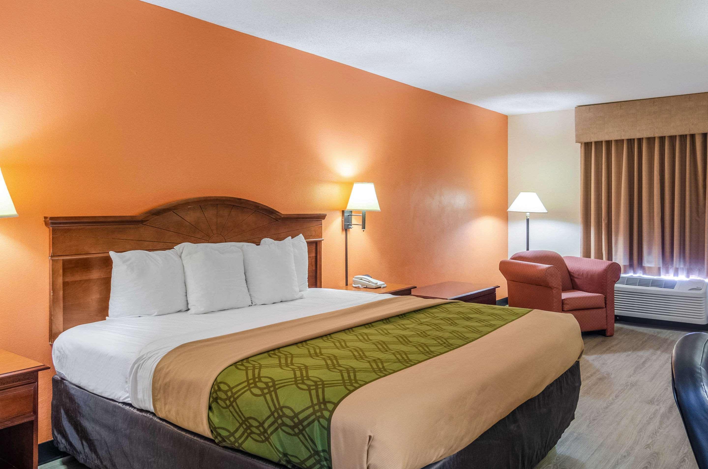 גאלפורט Econo Lodge Inn & Suites מראה חיצוני תמונה