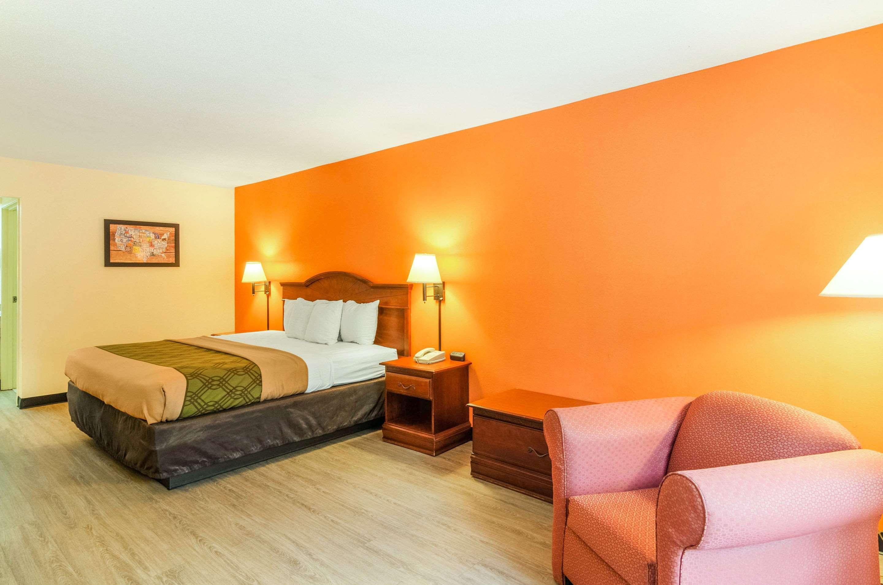 גאלפורט Econo Lodge Inn & Suites מראה חיצוני תמונה
