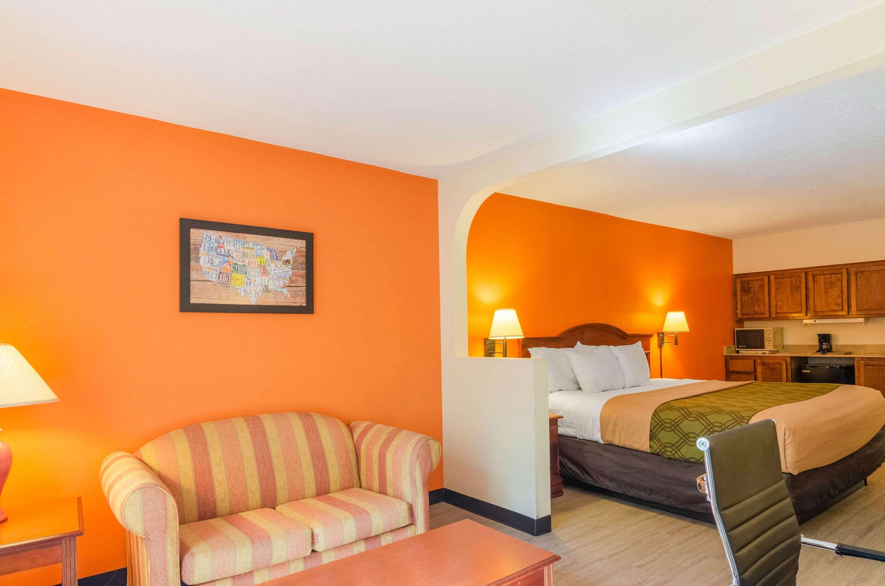 גאלפורט Econo Lodge Inn & Suites מראה חיצוני תמונה