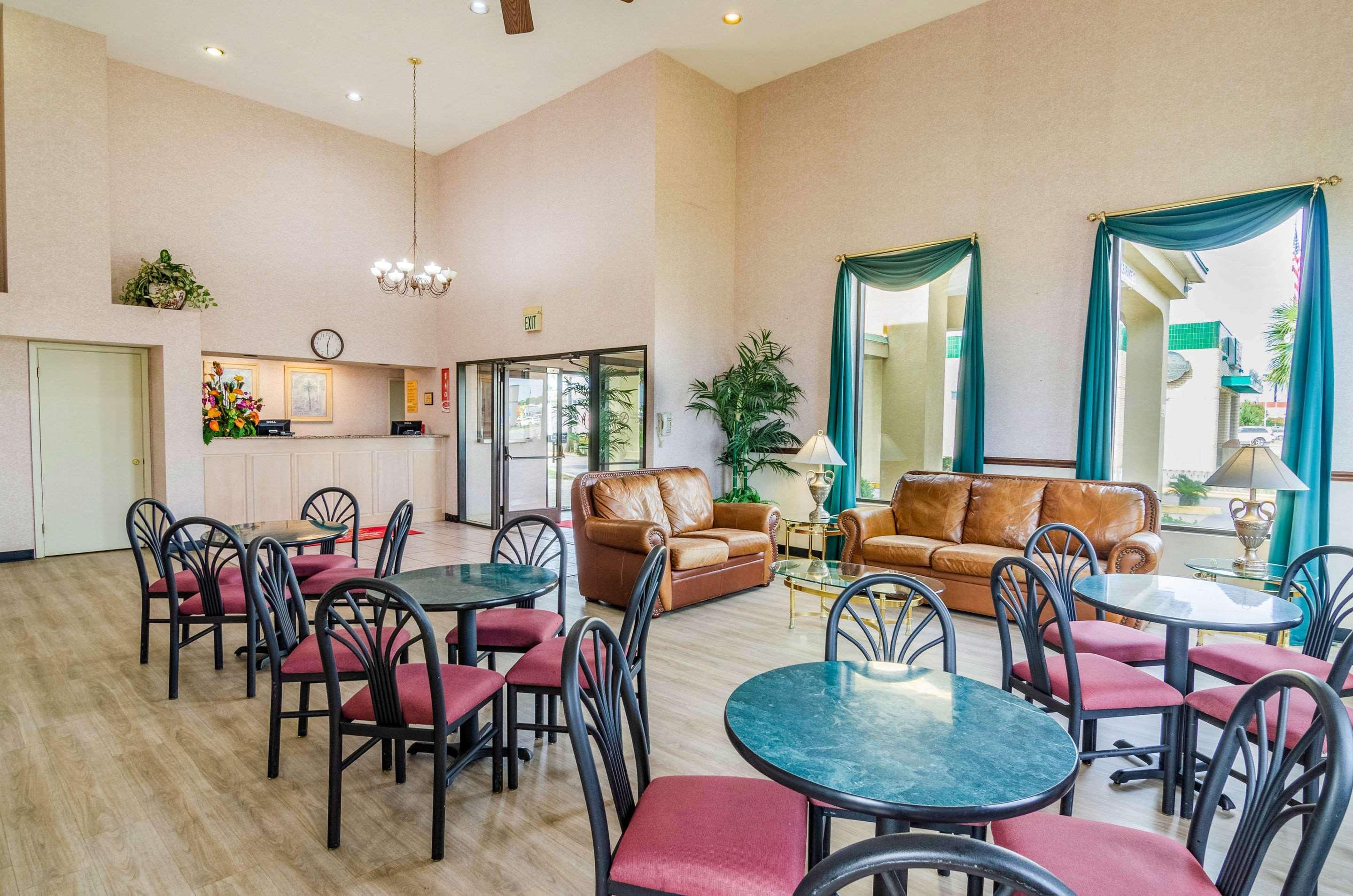 גאלפורט Econo Lodge Inn & Suites מראה חיצוני תמונה