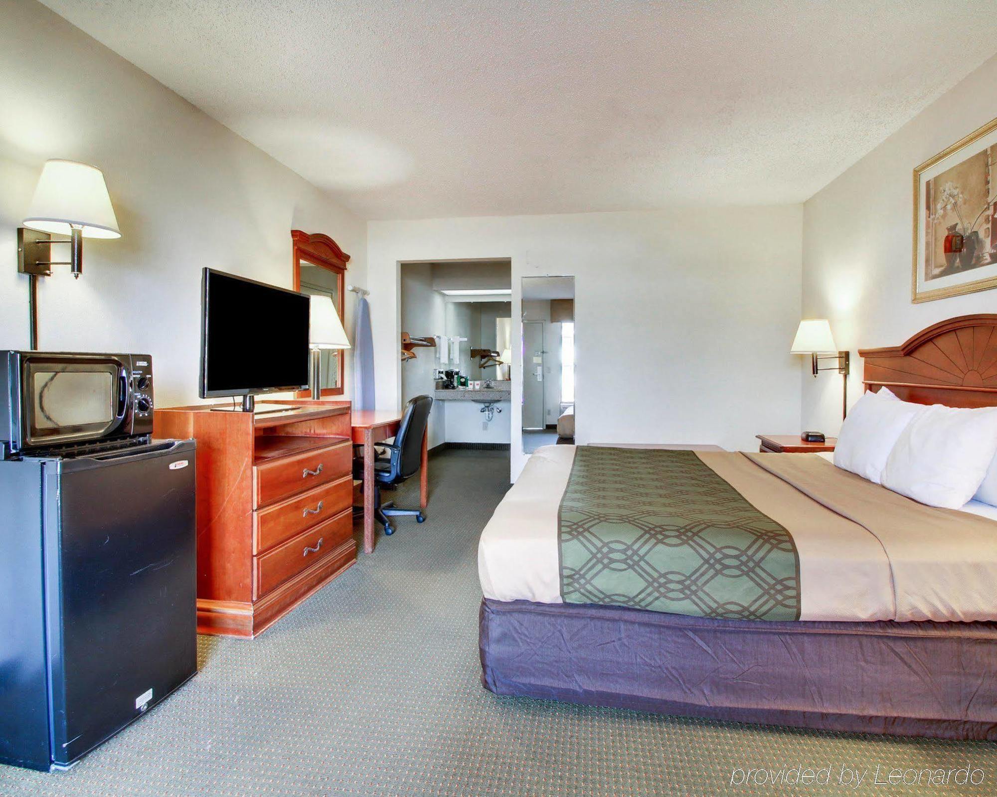 גאלפורט Econo Lodge Inn & Suites מראה חיצוני תמונה