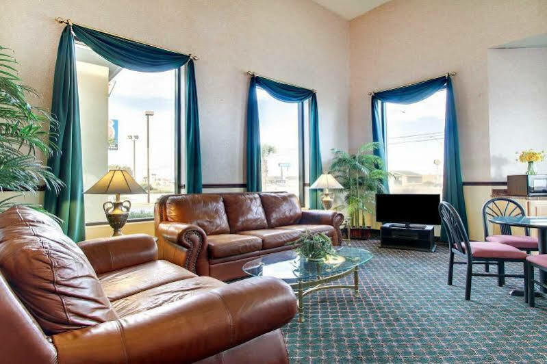 גאלפורט Econo Lodge Inn & Suites מראה חיצוני תמונה
